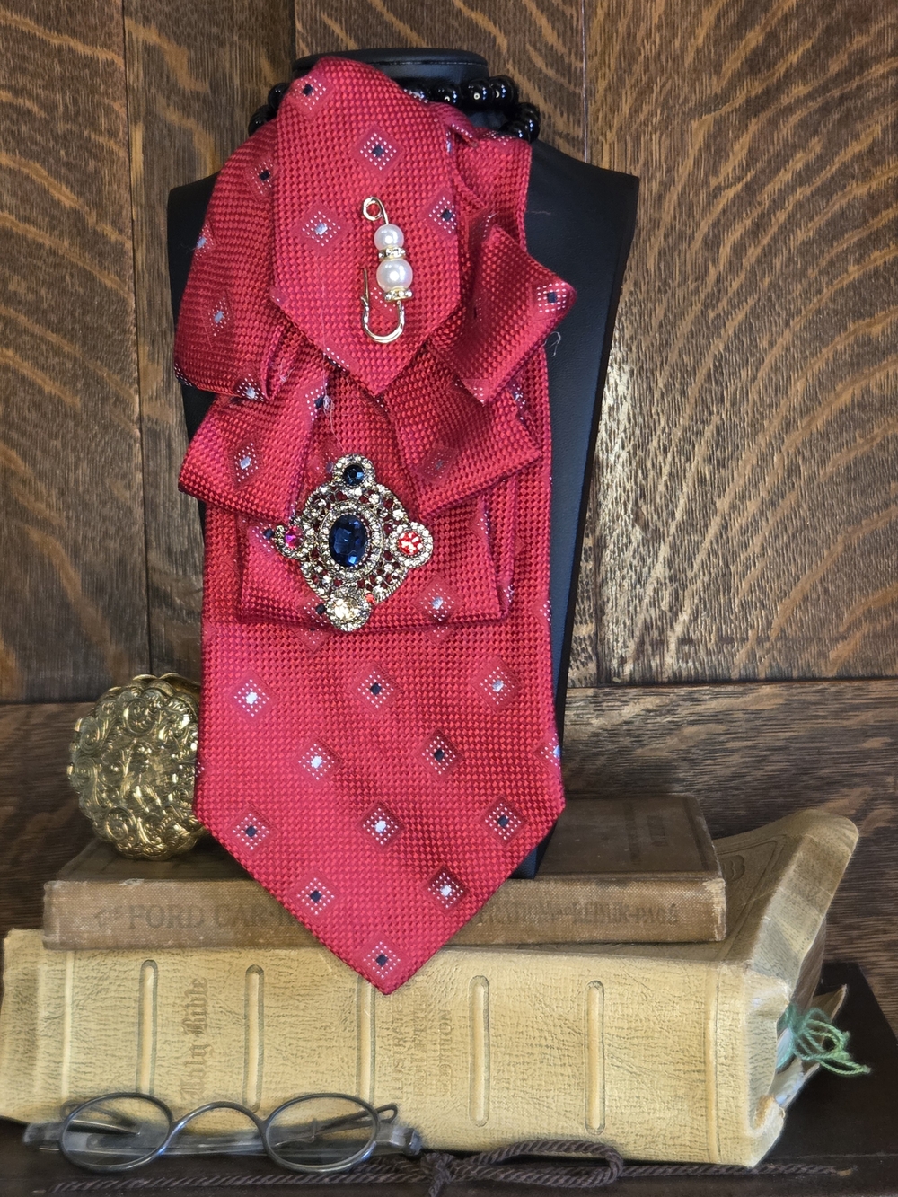 Red Diamond Patterned Ladies Neck Tie with Decorative Brooch